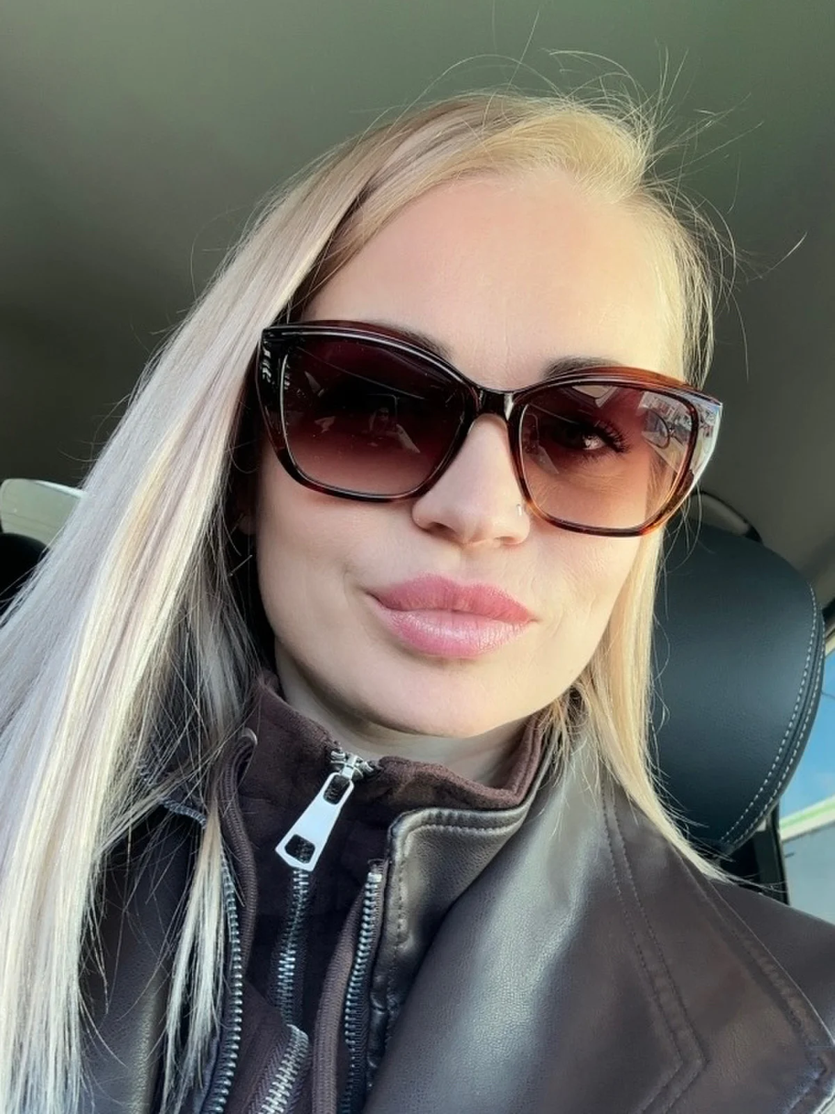 Monika, 39